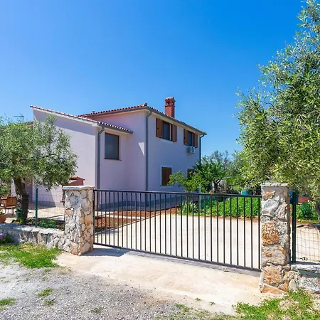 Amazing In With Wifi Apartamento Vodnjan